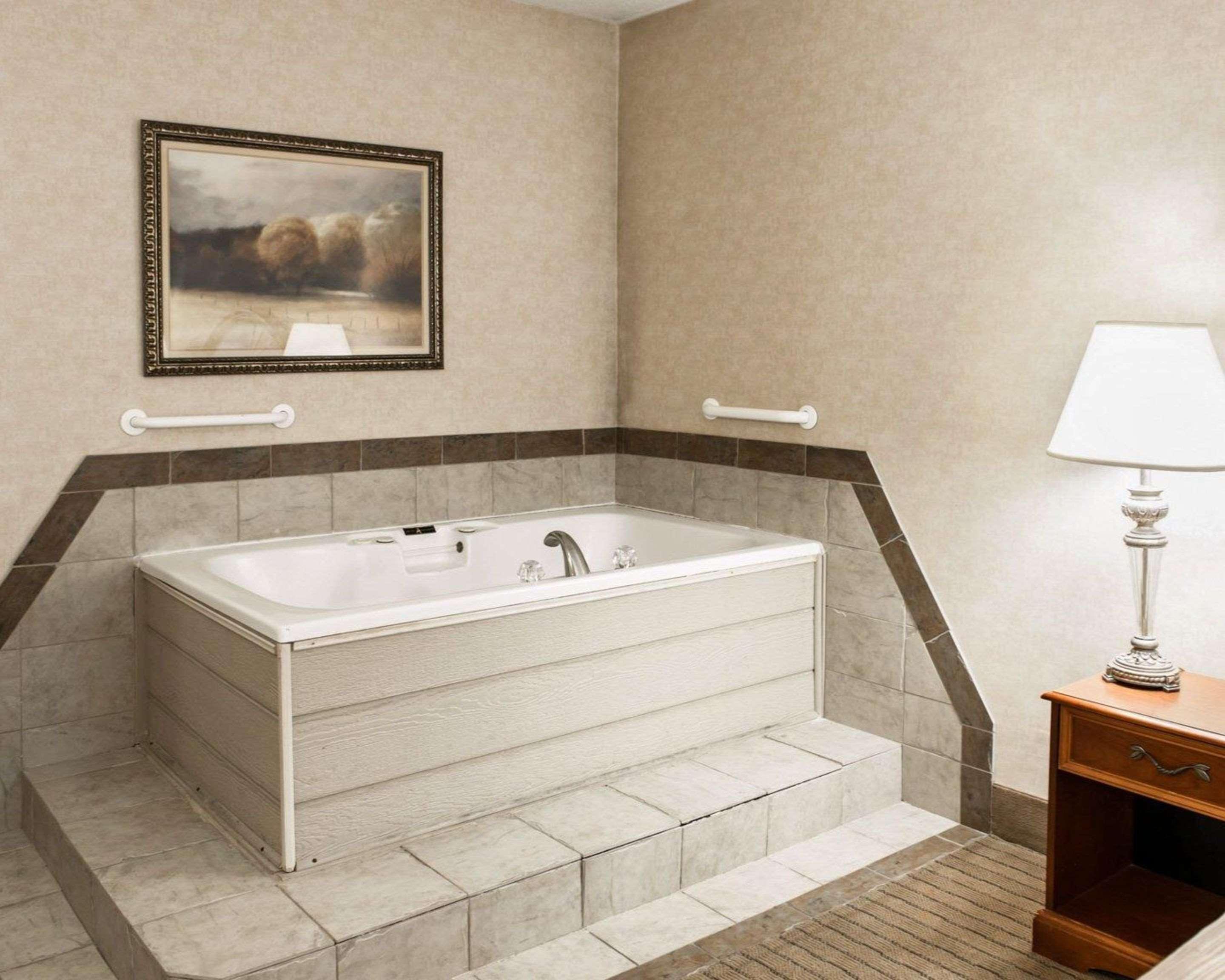 Quality Inn 3*